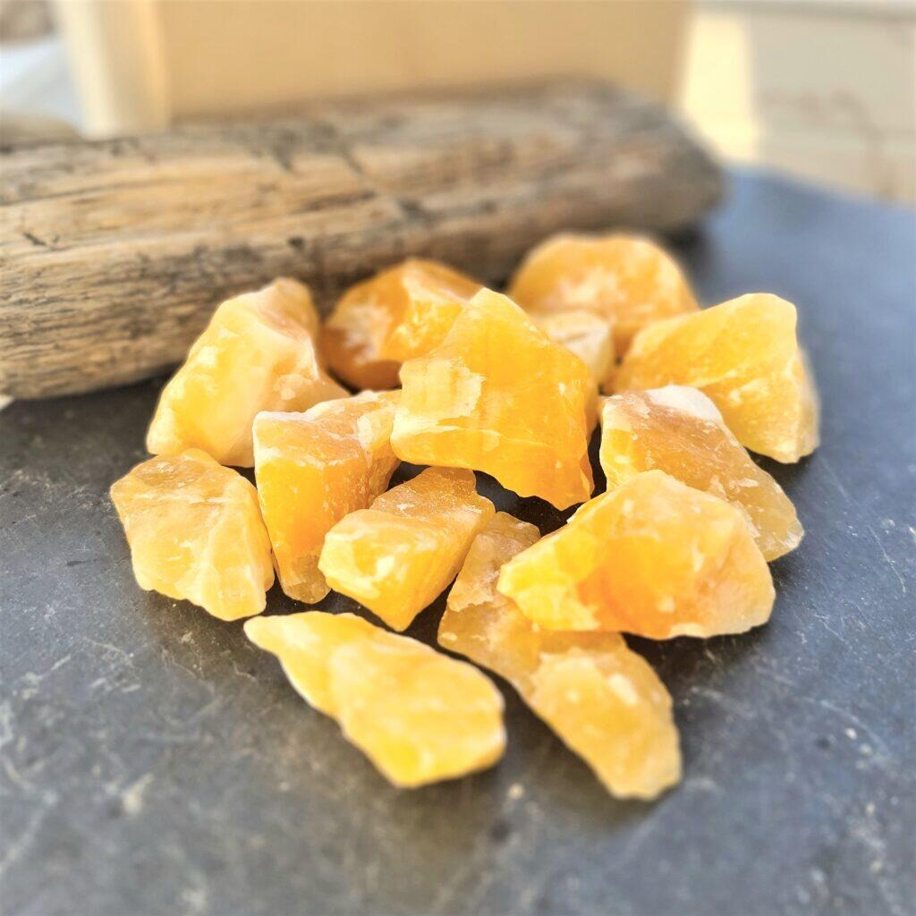orange kalcit råa bitar