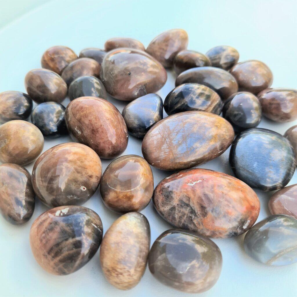 månsten svart rund trumlad A