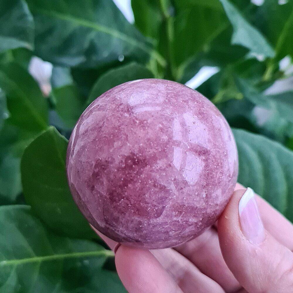 Jordgubbskvarts - stor slipad kula