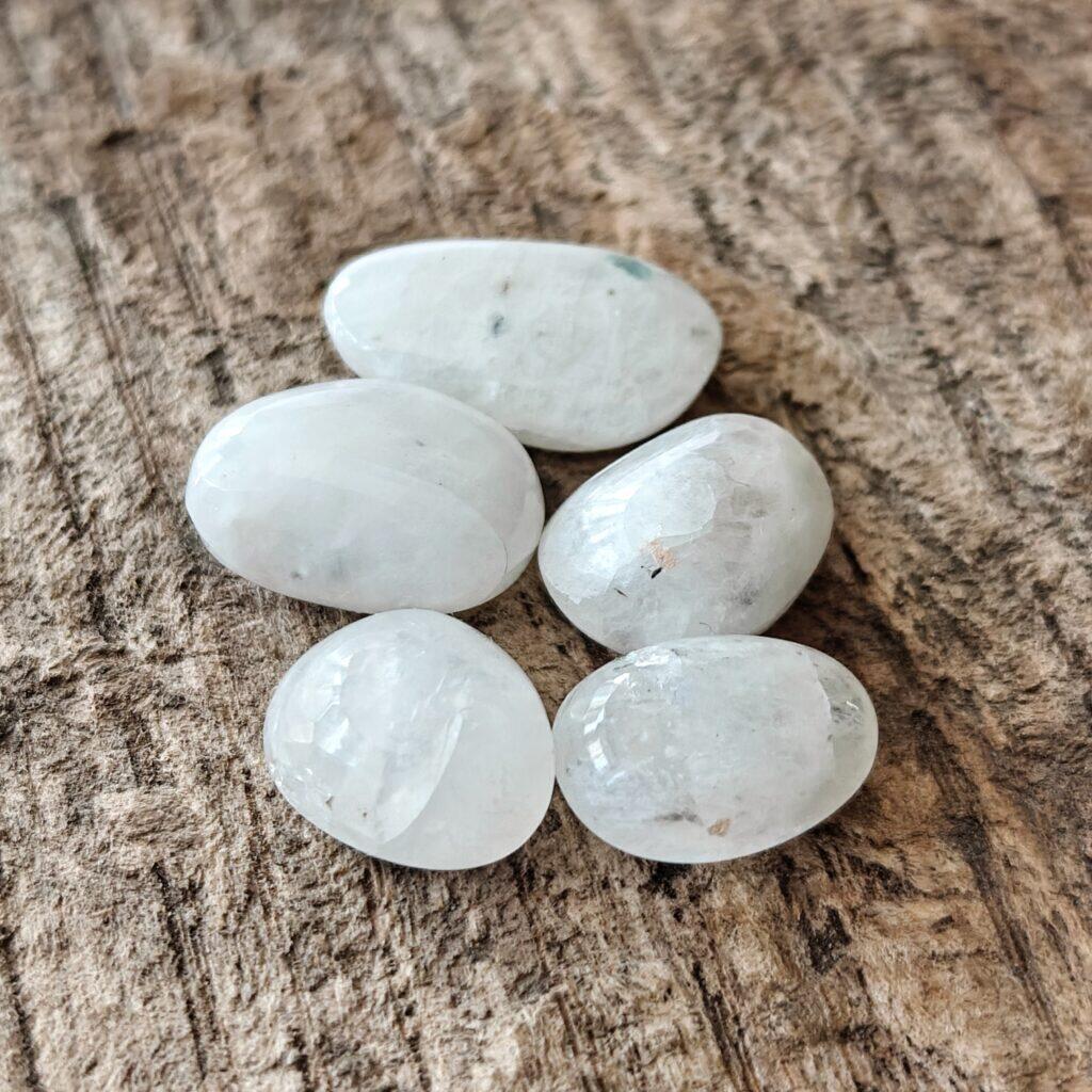 Regnbågsmånsten - trumlade små