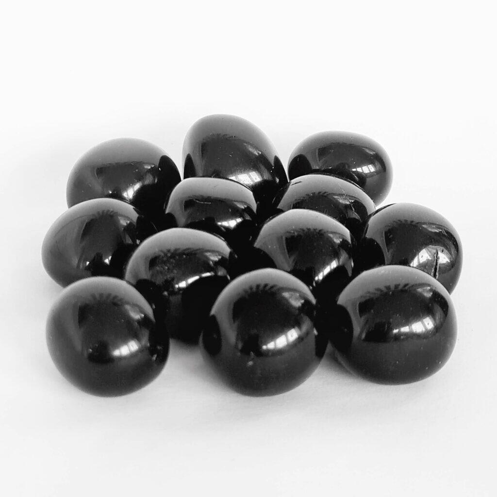 Obsidian svart rund trumlad