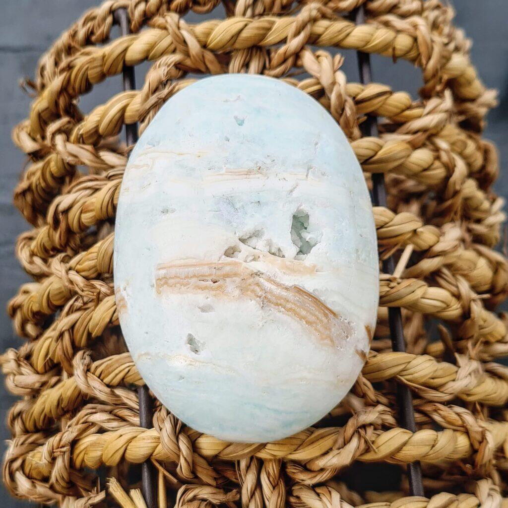 palmstone av blå karibisk kalcit